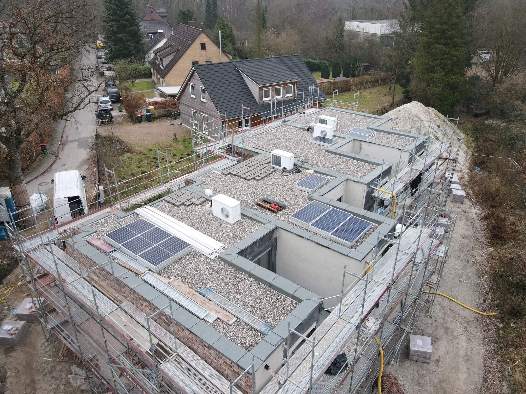 Solarpanele auf den Dächern der Häuser am Elbkamp