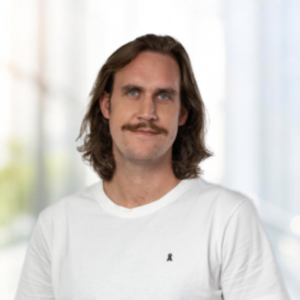 Simon Höss_green background